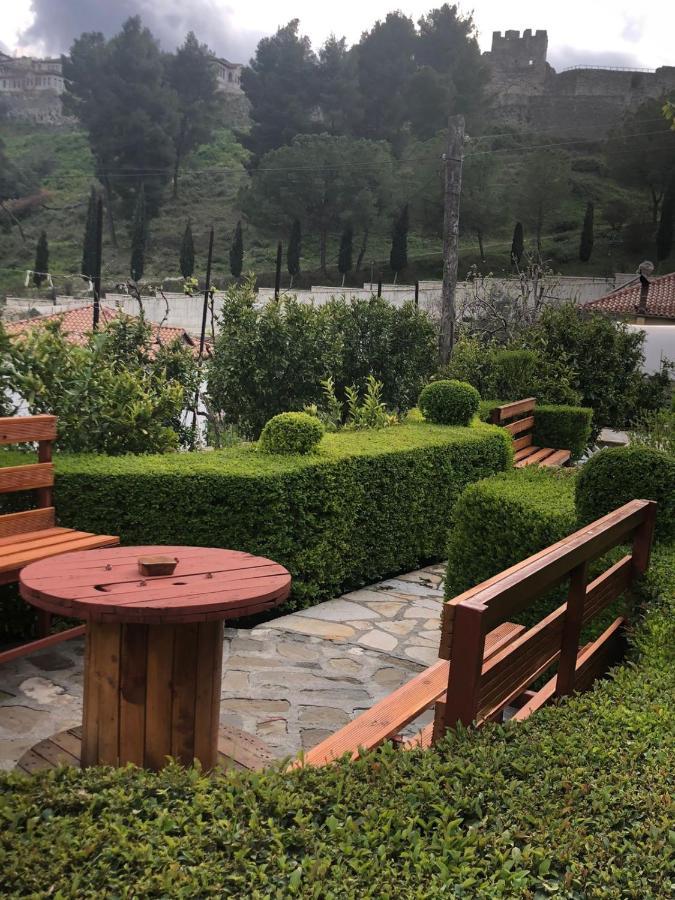 Guesthouse Emiljano Berat Exterior foto