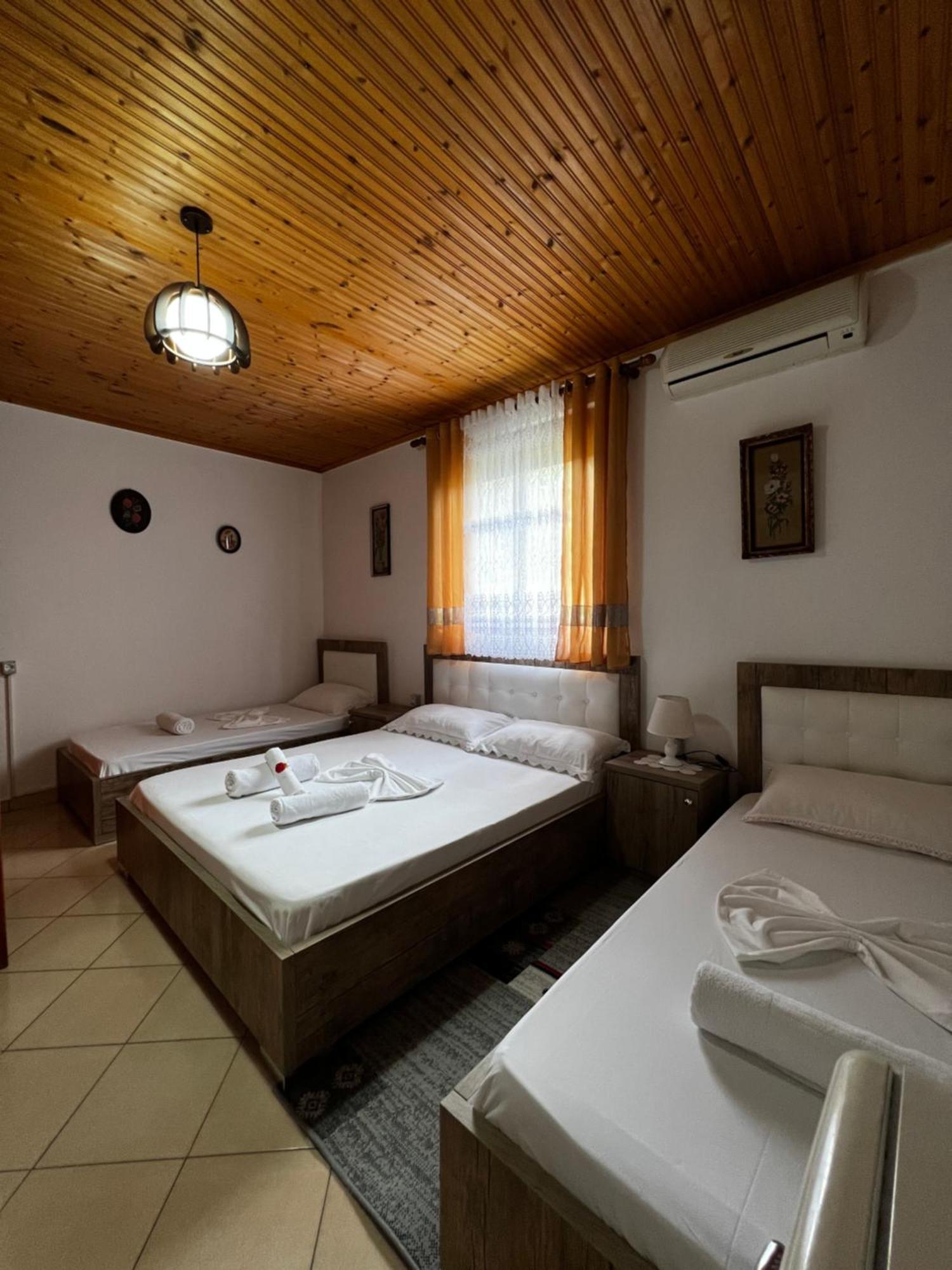 Guesthouse Emiljano Berat Exterior foto