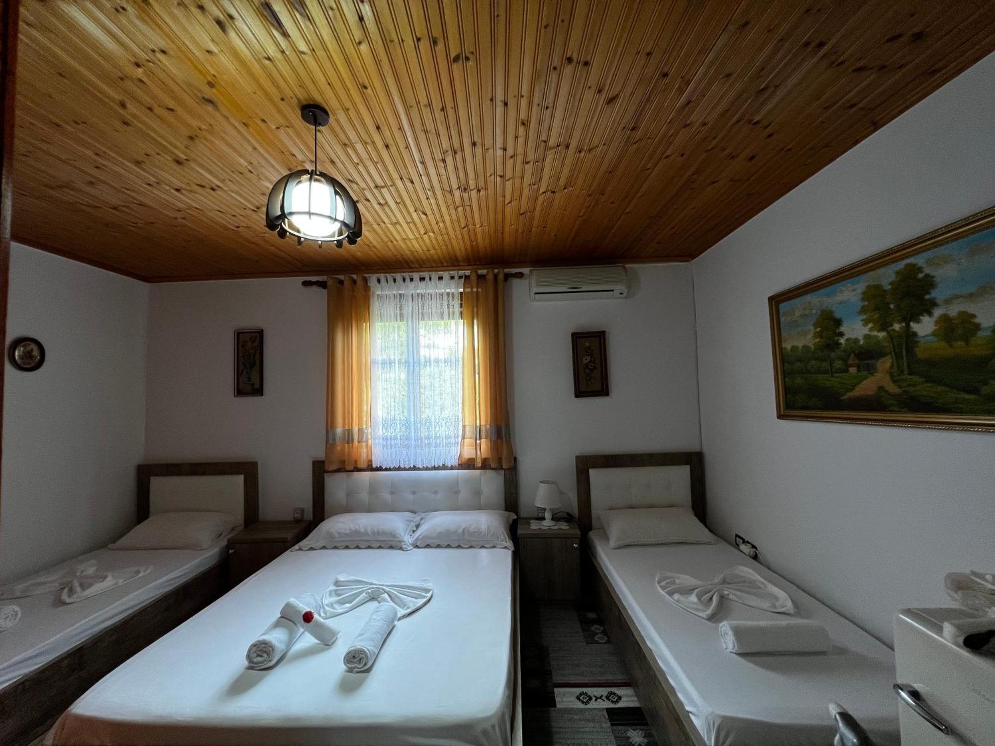 Guesthouse Emiljano Berat Exterior foto