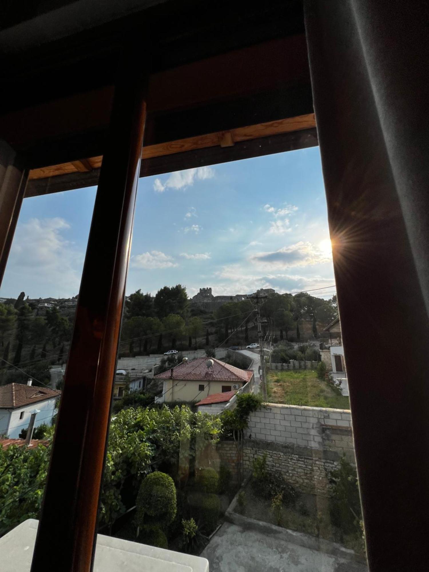 Guesthouse Emiljano Berat Exterior foto