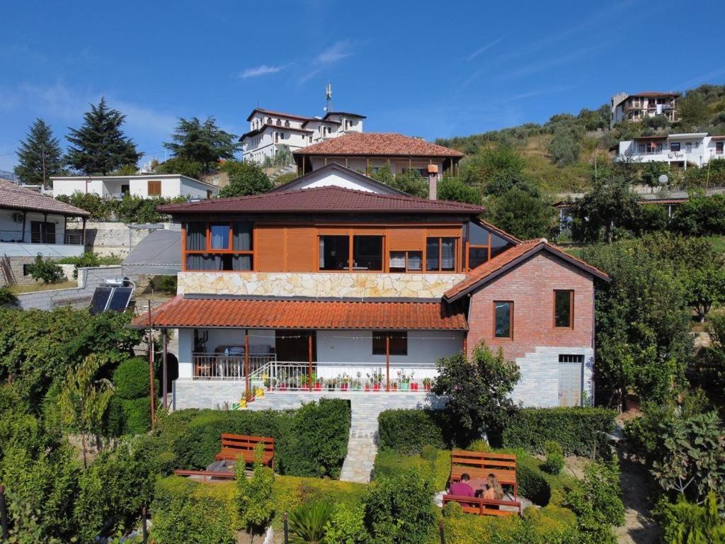 Guesthouse Emiljano Berat Exterior foto