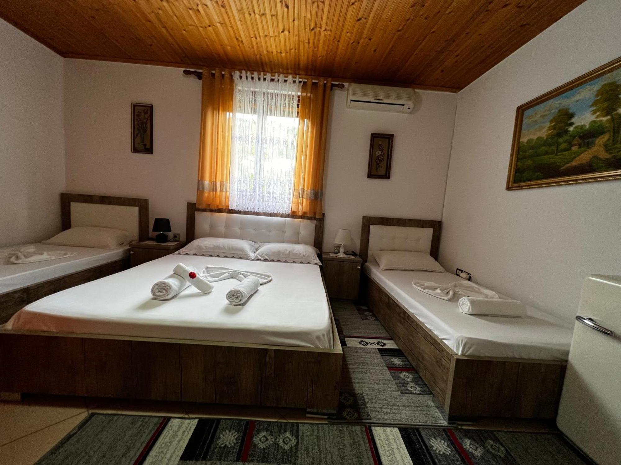 Guesthouse Emiljano Berat Habitación foto