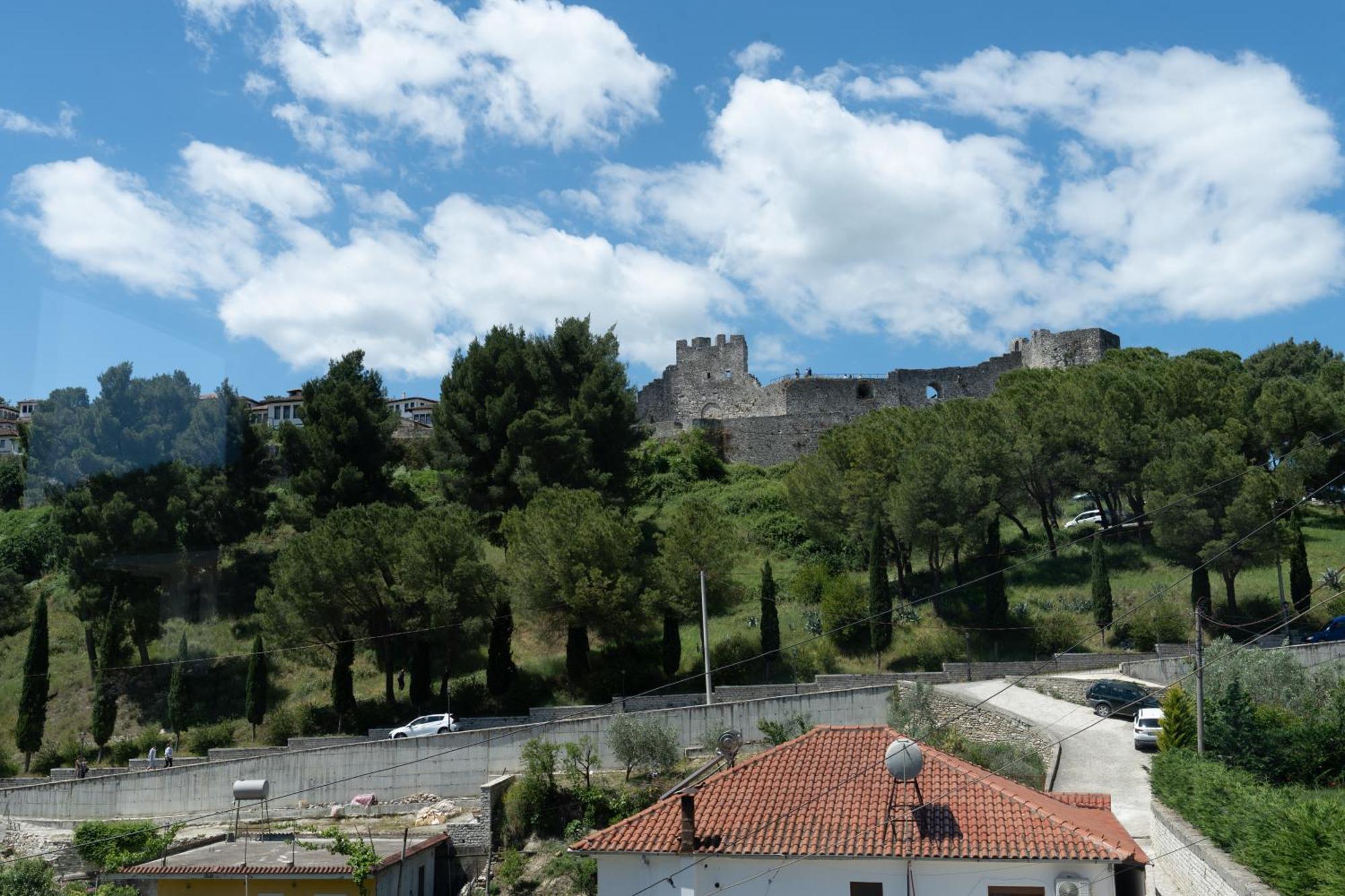Guesthouse Emiljano Berat Exterior foto
