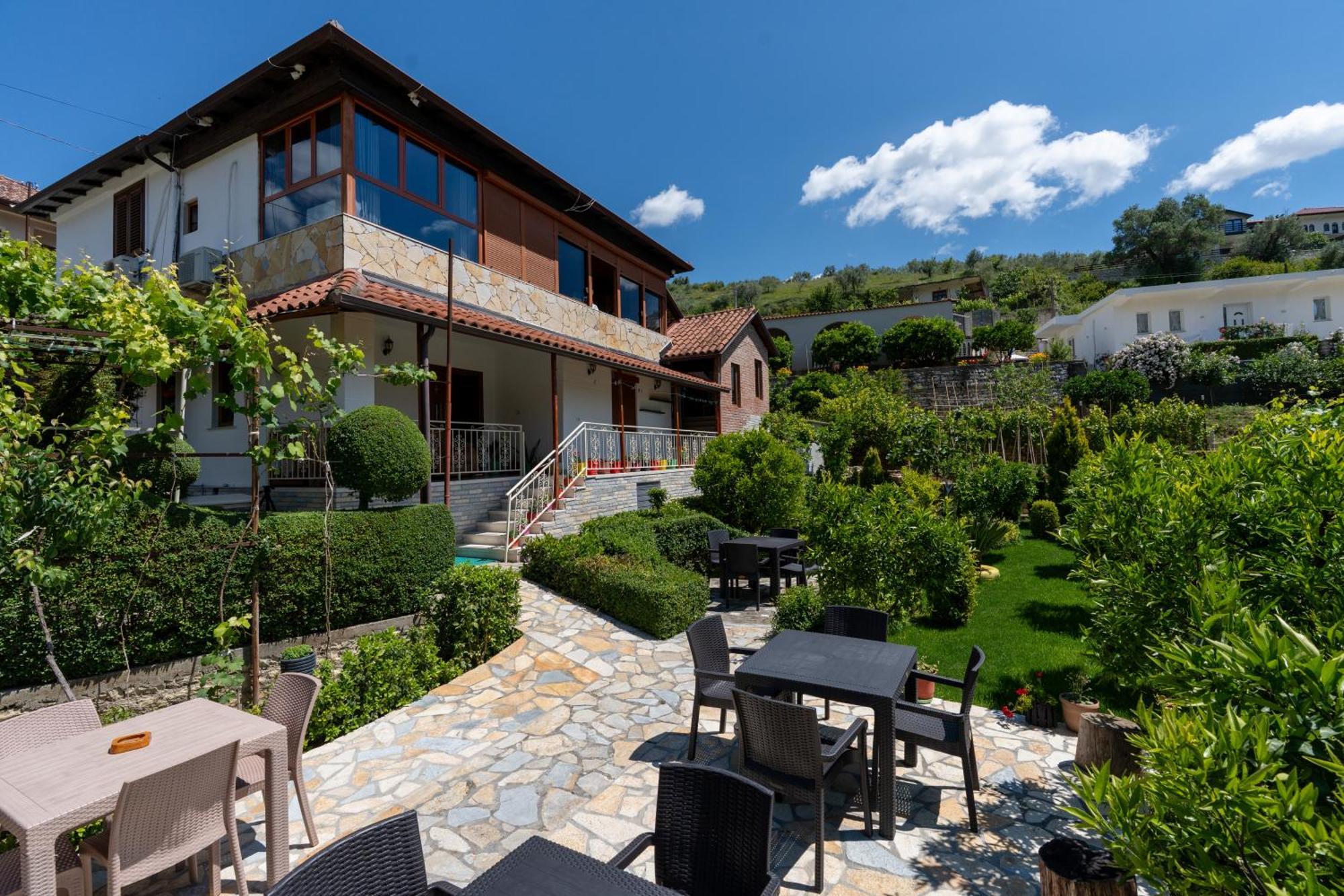 Guesthouse Emiljano Berat Exterior foto
