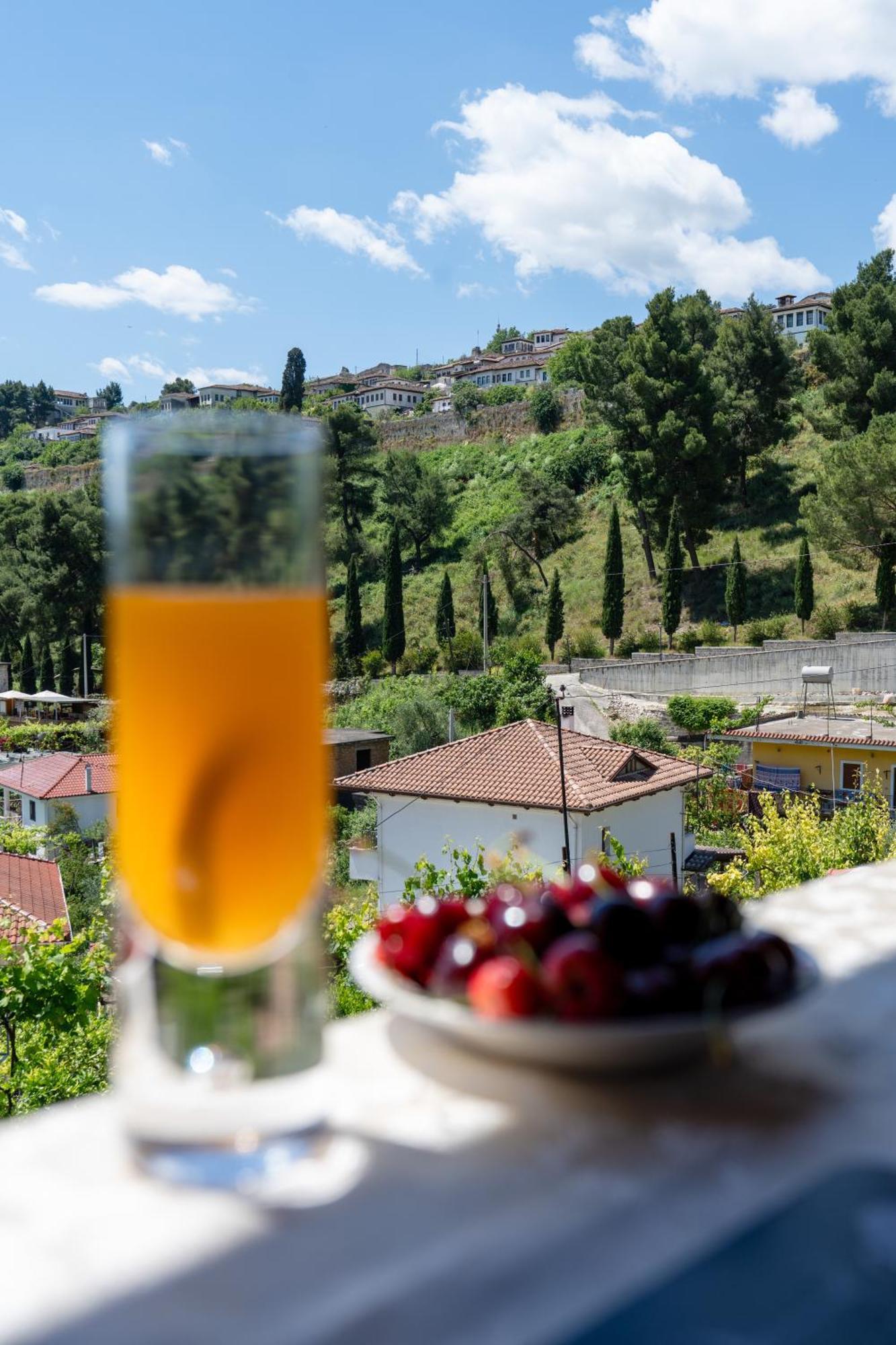 Guesthouse Emiljano Berat Exterior foto