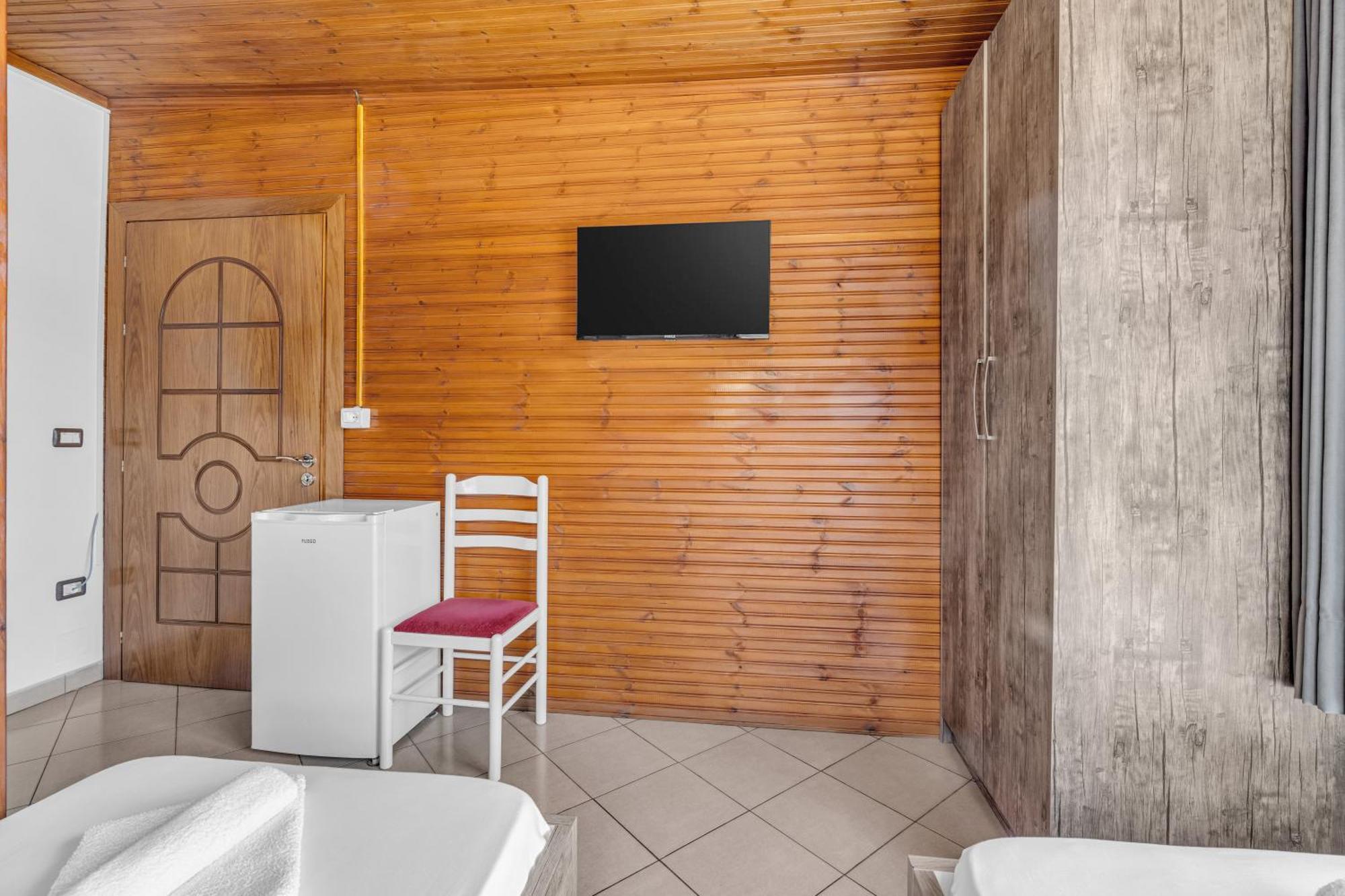 Guesthouse Emiljano Berat Exterior foto